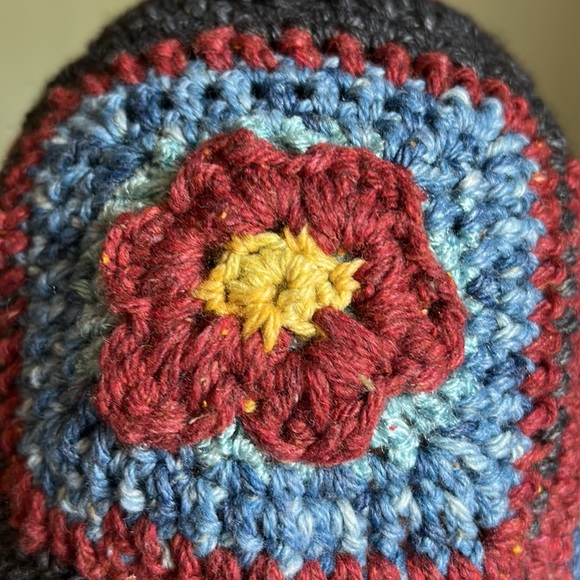 Crochet flowers beanie medium wool blend beautiful new - Picture 7 of 11